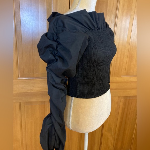 NWT, Lavishly Paris Women’s Off Shoulder Ruffle Trim Black Blouse. - Picture 2 of 16